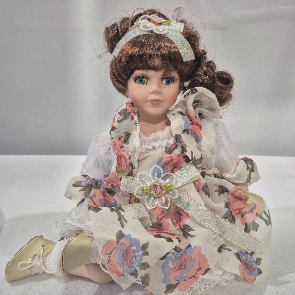 The Heritage Signature Collectible 9" Sitting Porcelain Doll Rosie 27672 New